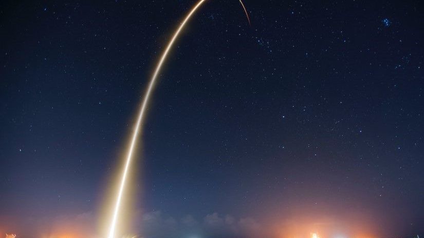 SpaceX-and-T-Mobile-join-forces-825x500